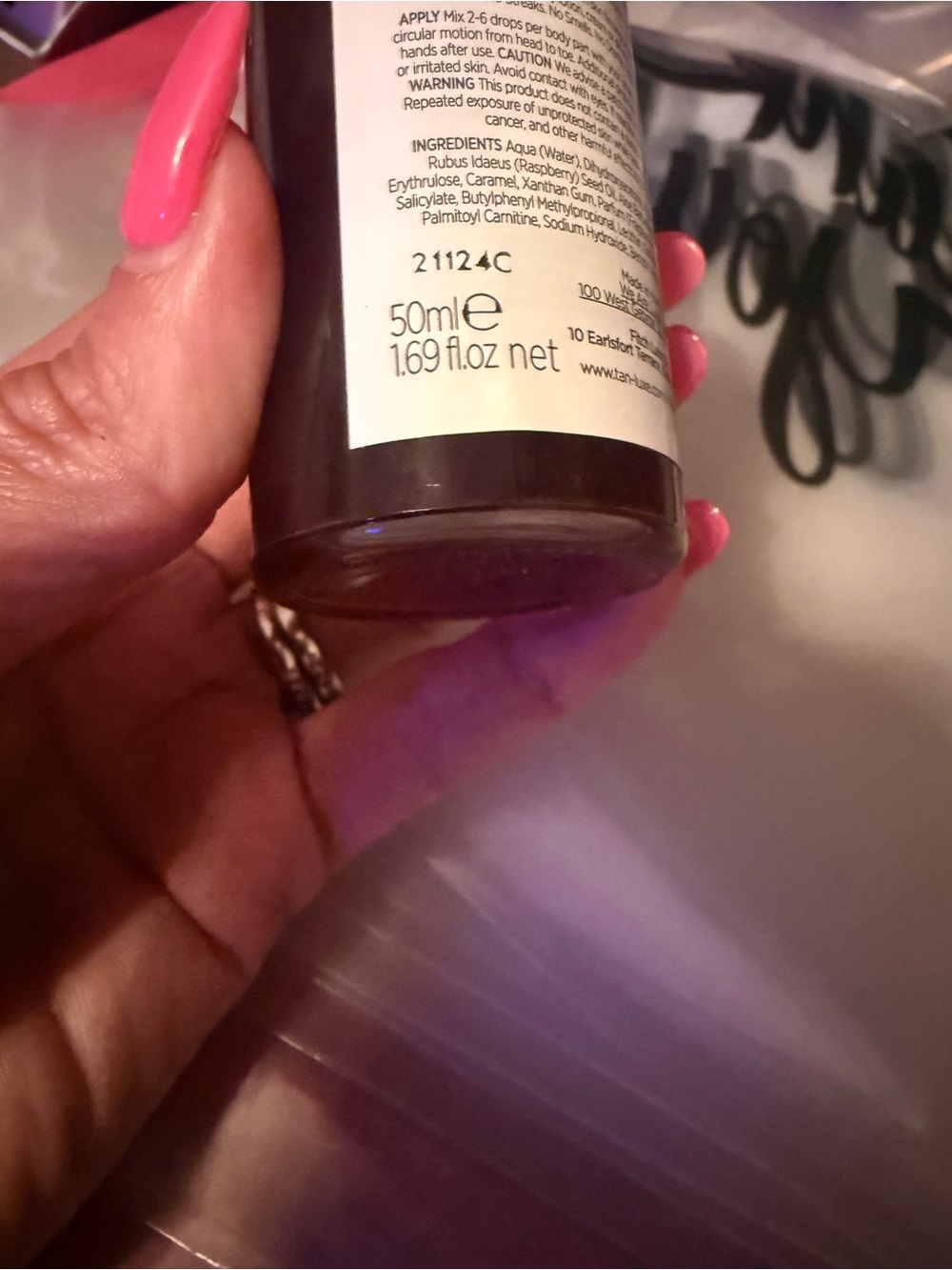 TAN LUXE The Body Illuminating Self Tan Drops Medium/Dark Bundle of 2 - Picture 4 of 4